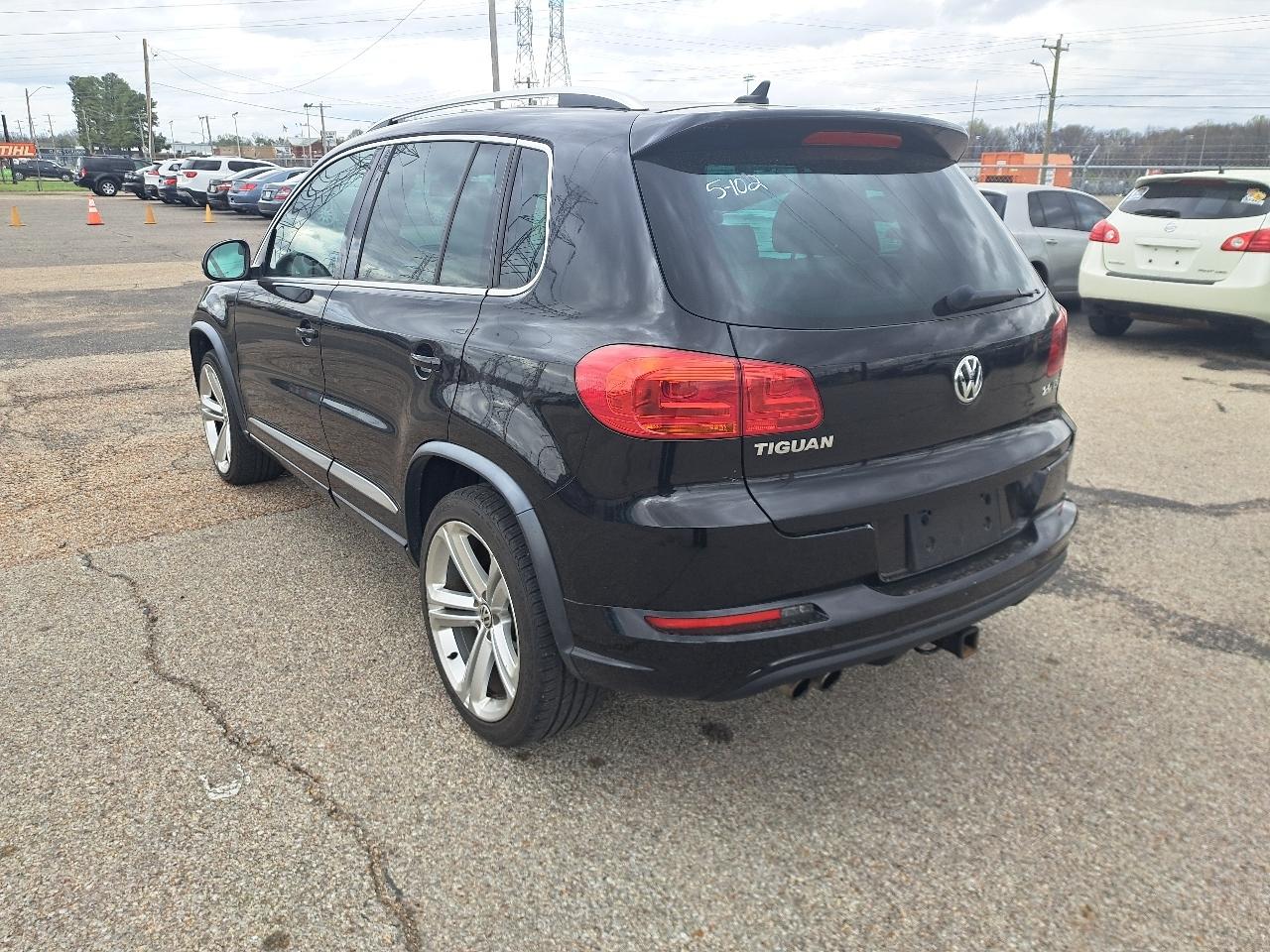 Volkswagen Tiguan S 2015