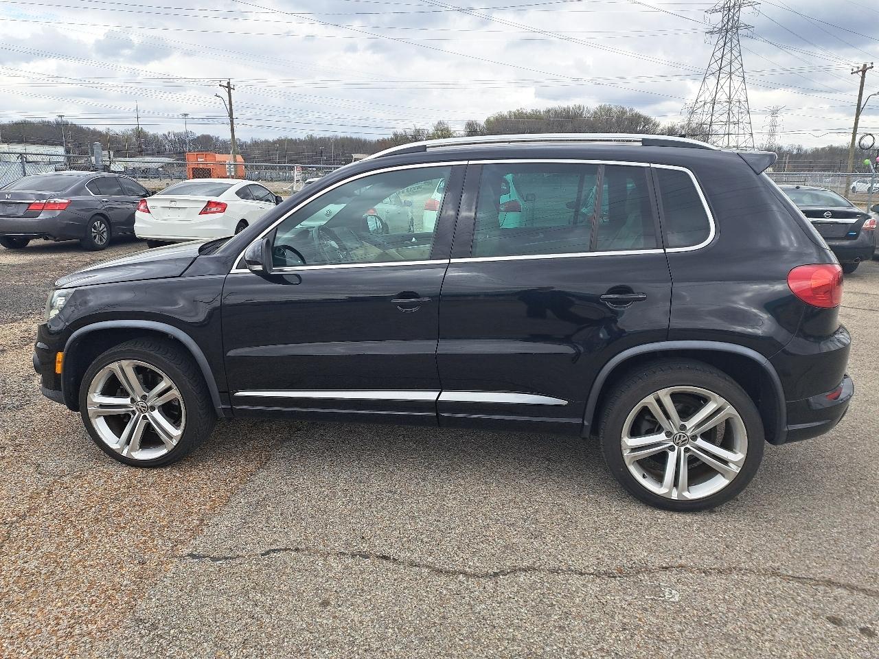 Volkswagen Tiguan S 2015