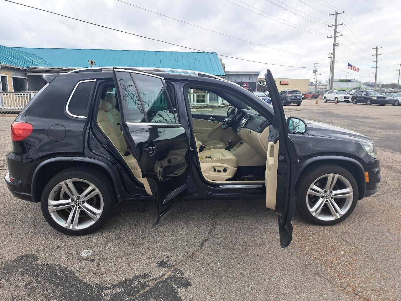 Volkswagen Tiguan S 2015