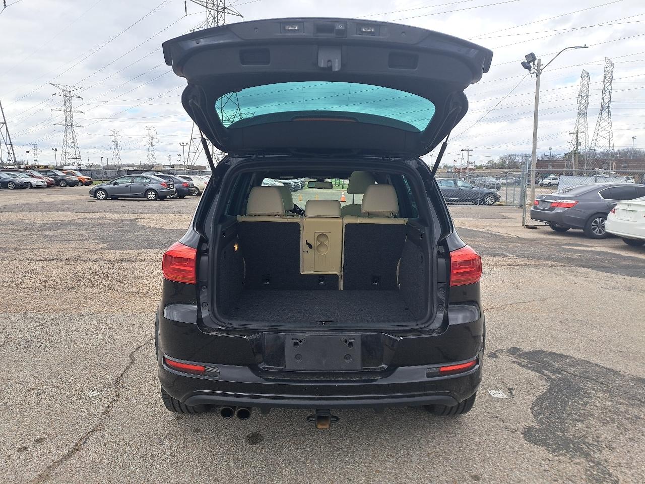 Volkswagen Tiguan S 2015