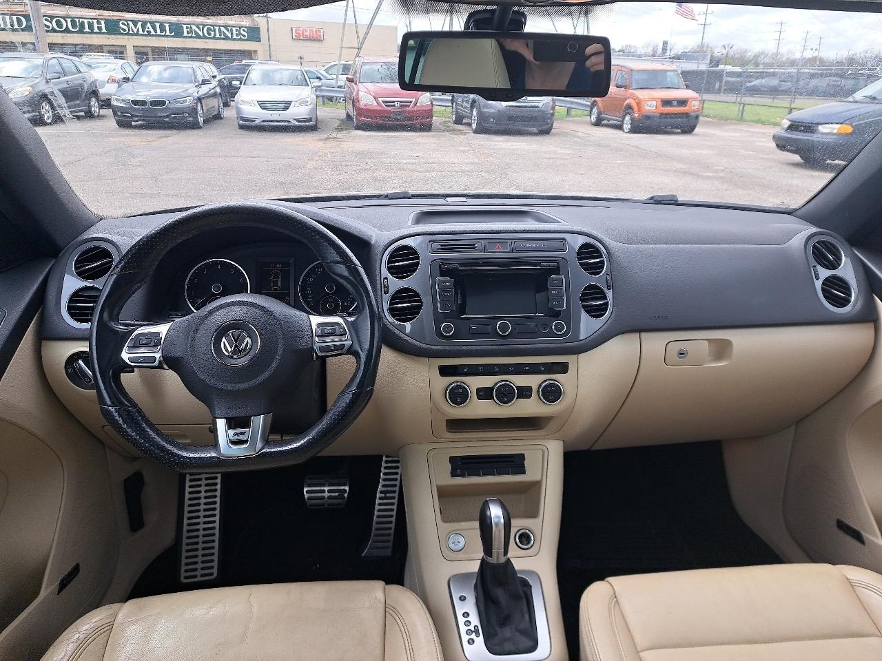 Volkswagen Tiguan S 2015