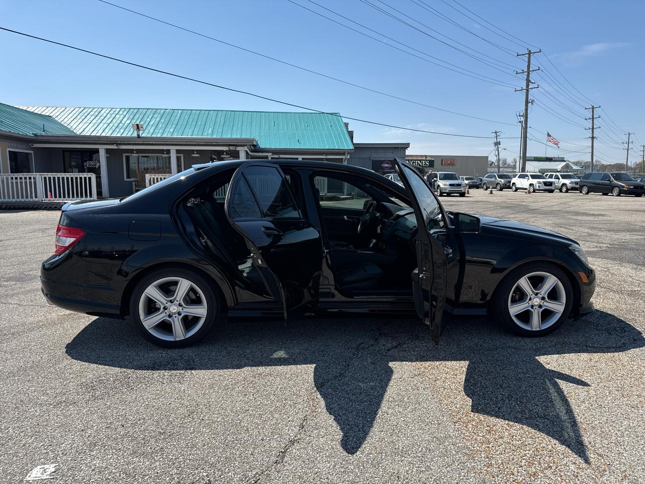 Mercedes-Benz C-Class C300 4MATIC Luxury Sedan 2011