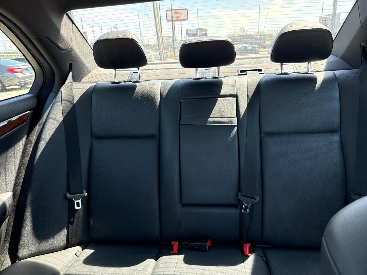 Mercedes-Benz C-Class C300 4MATIC Luxury Sedan 2011