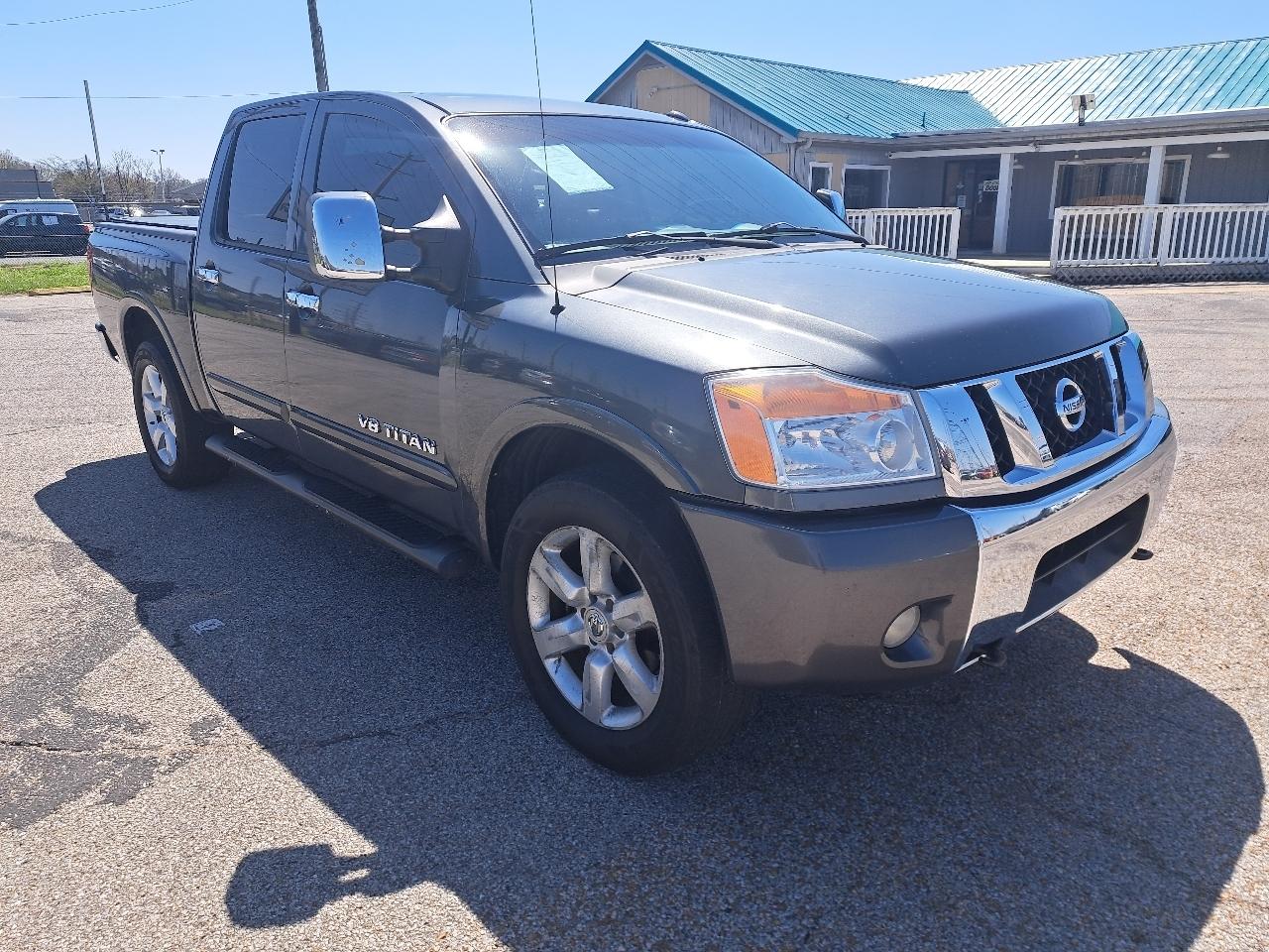 Nissan Titan XE Crew Cab 4WD SWB 2009
