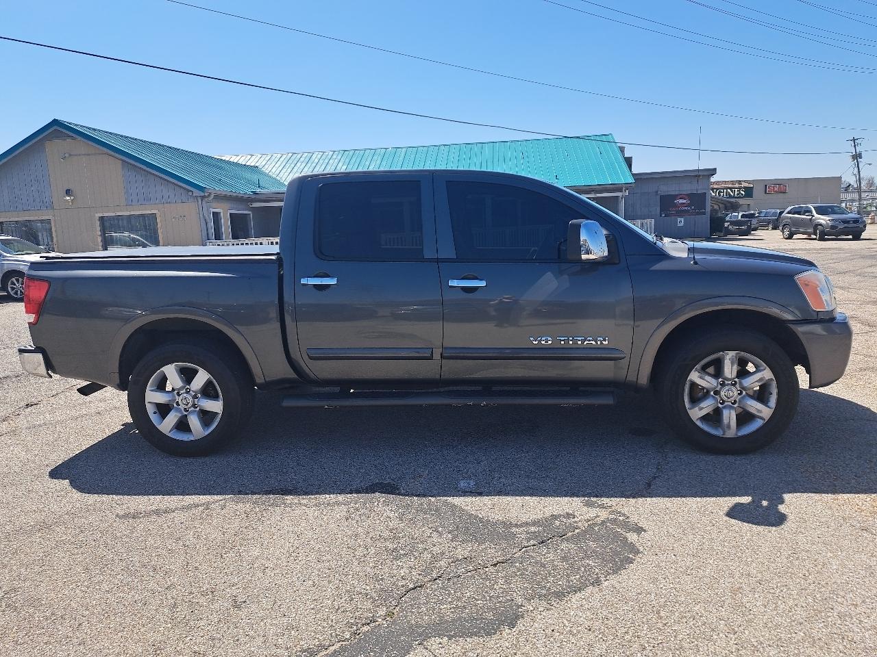 Nissan Titan XE Crew Cab 4WD SWB 2009