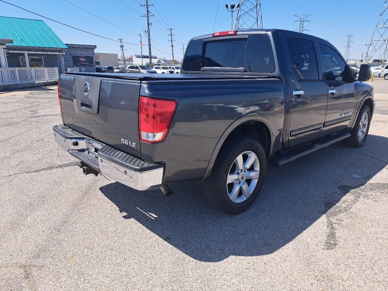 Nissan Titan XE Crew Cab 4WD SWB 2009