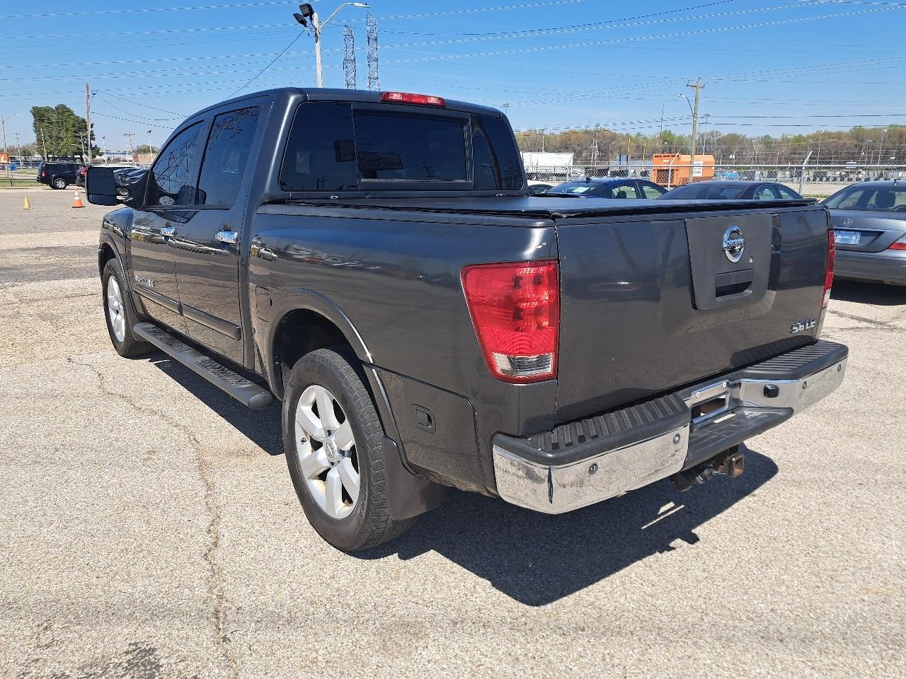 Nissan Titan XE Crew Cab 4WD SWB 2009