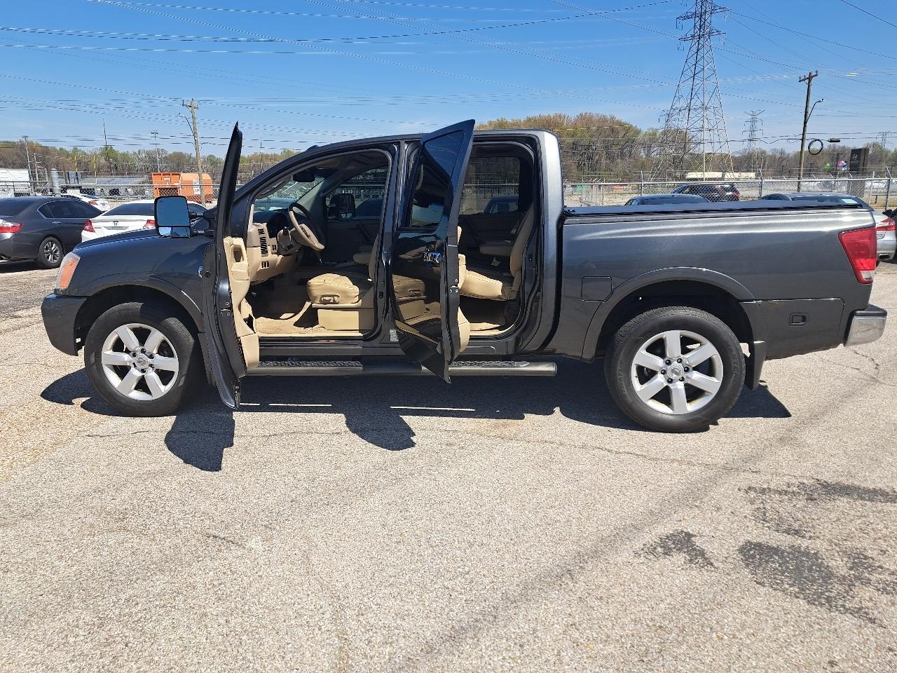 Nissan Titan XE Crew Cab 4WD SWB 2009