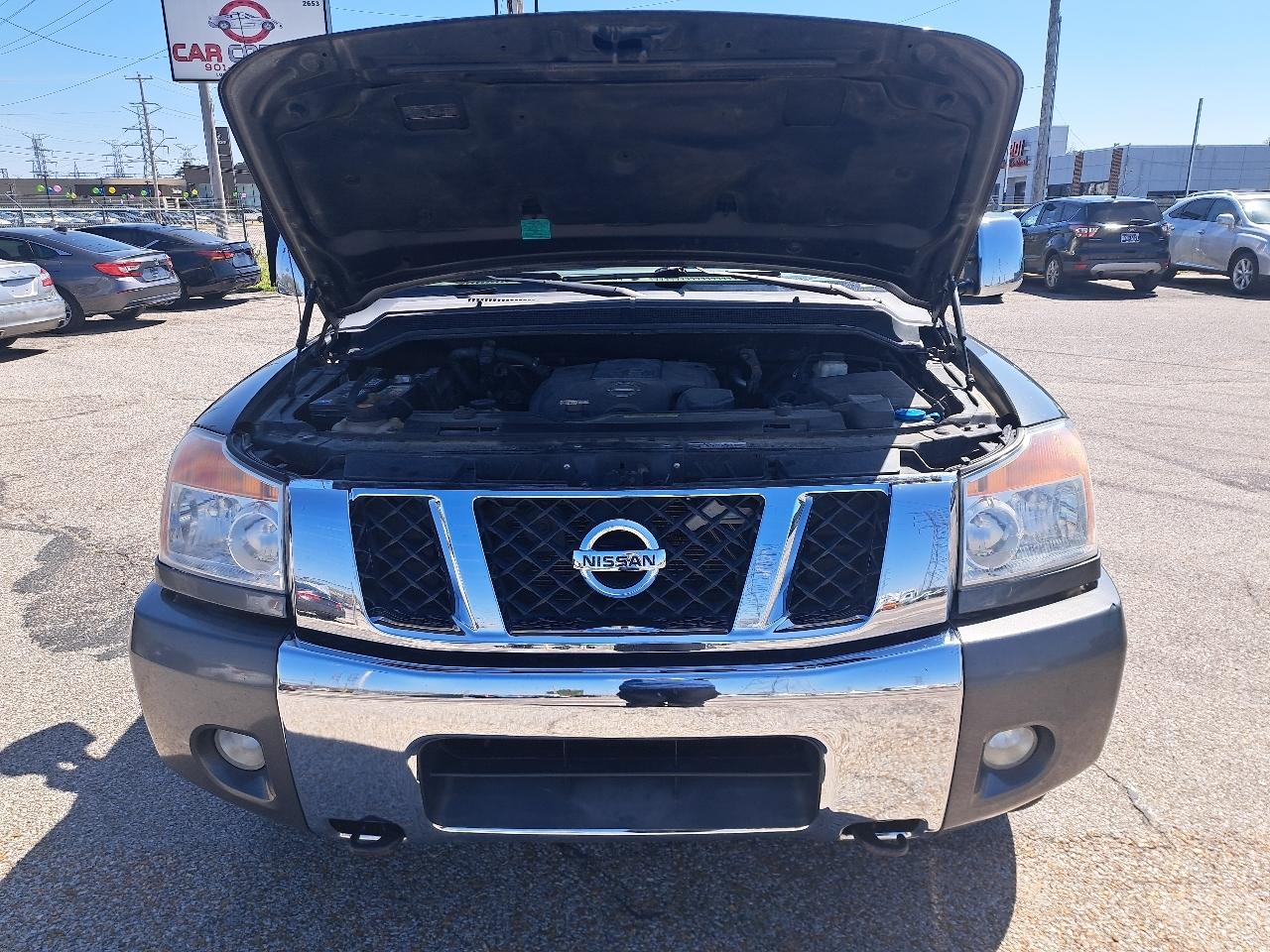 Nissan Titan XE Crew Cab 4WD SWB 2009