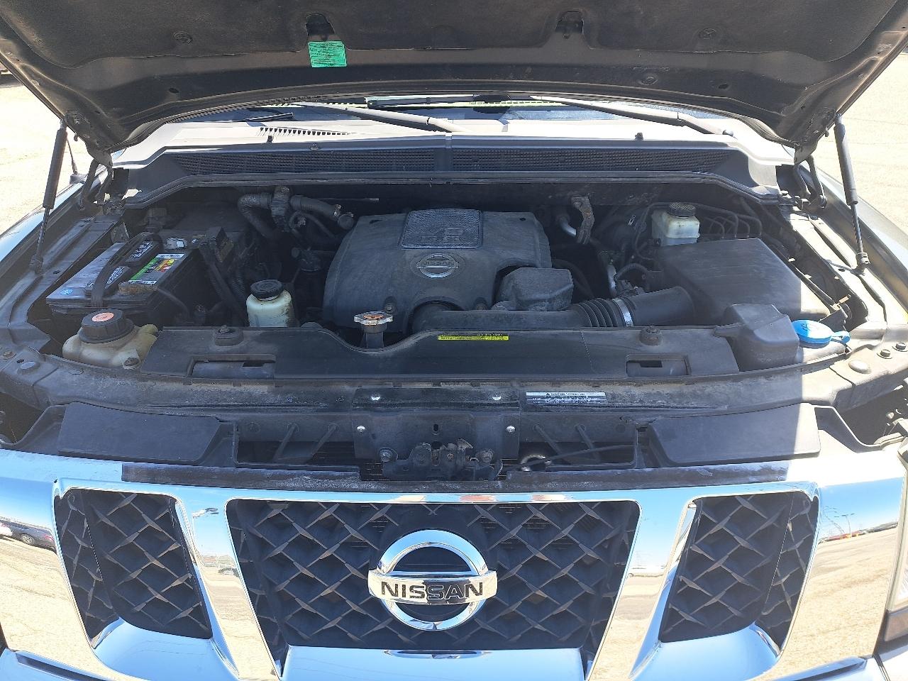 Nissan Titan XE Crew Cab 4WD SWB 2009