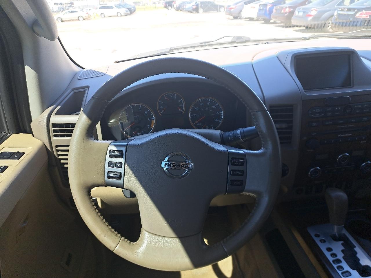 Nissan Titan XE Crew Cab 4WD SWB 2009