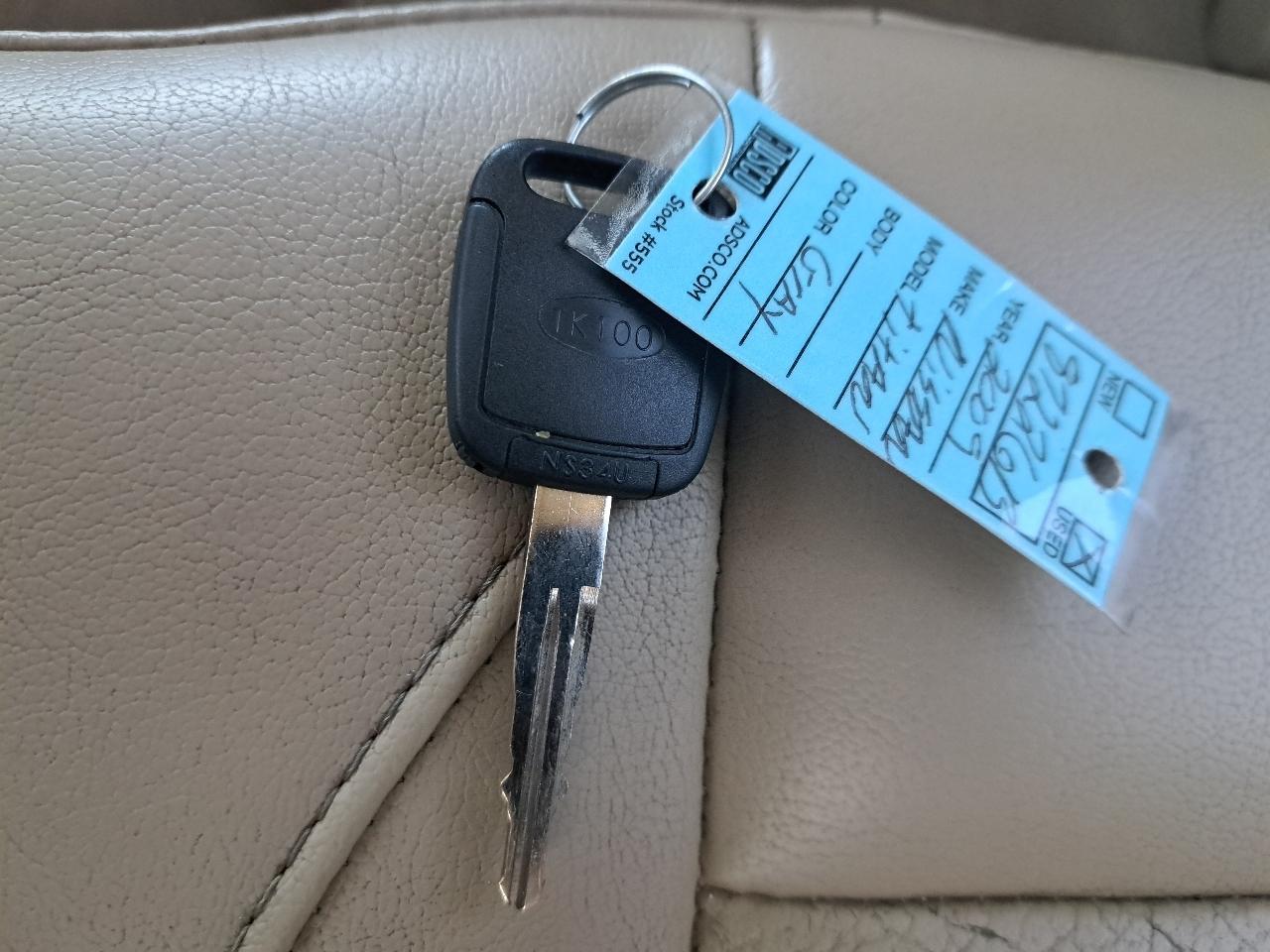 Nissan Titan XE Crew Cab 4WD SWB 2009