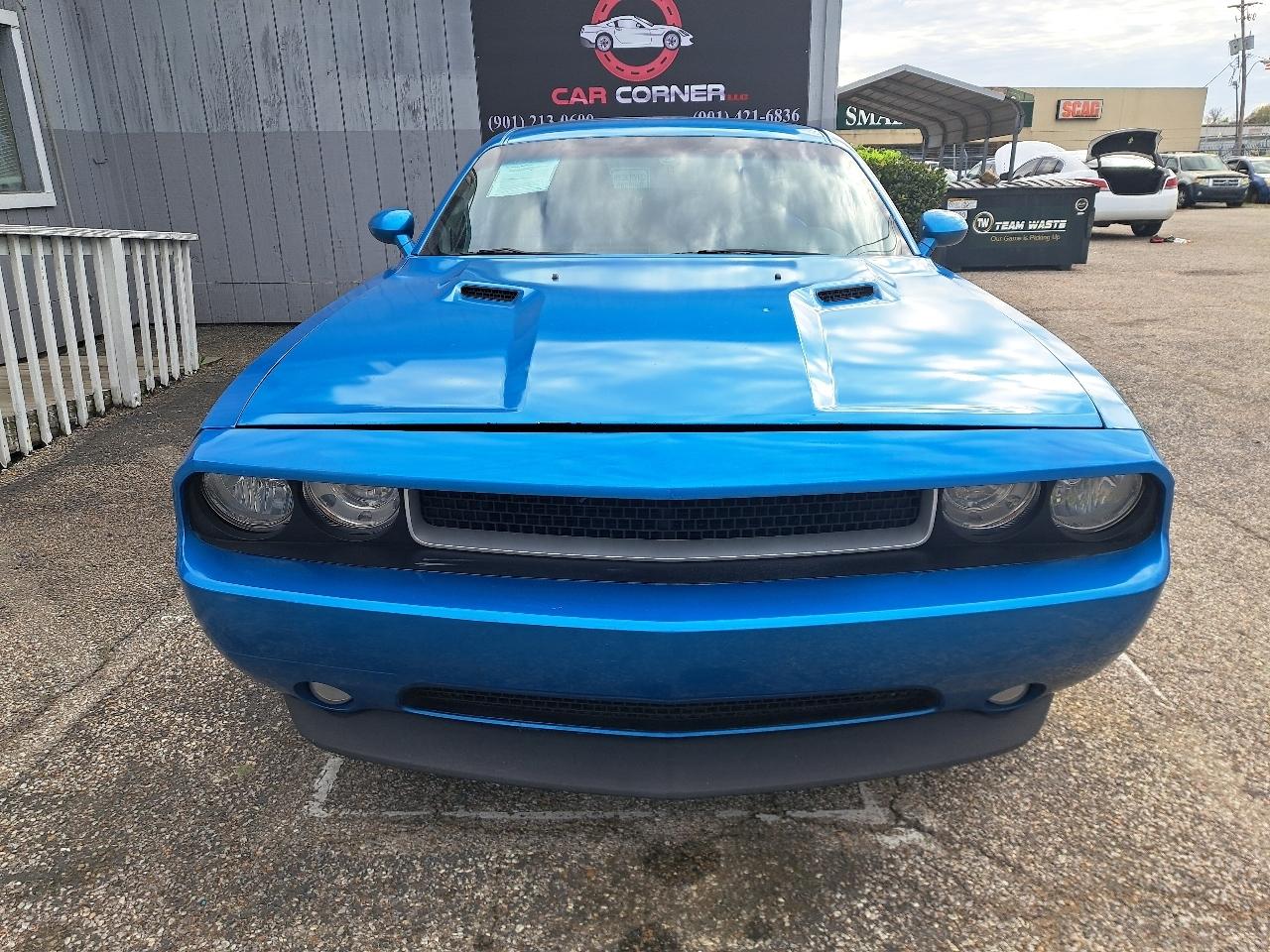 Dodge Challenger SE 2011