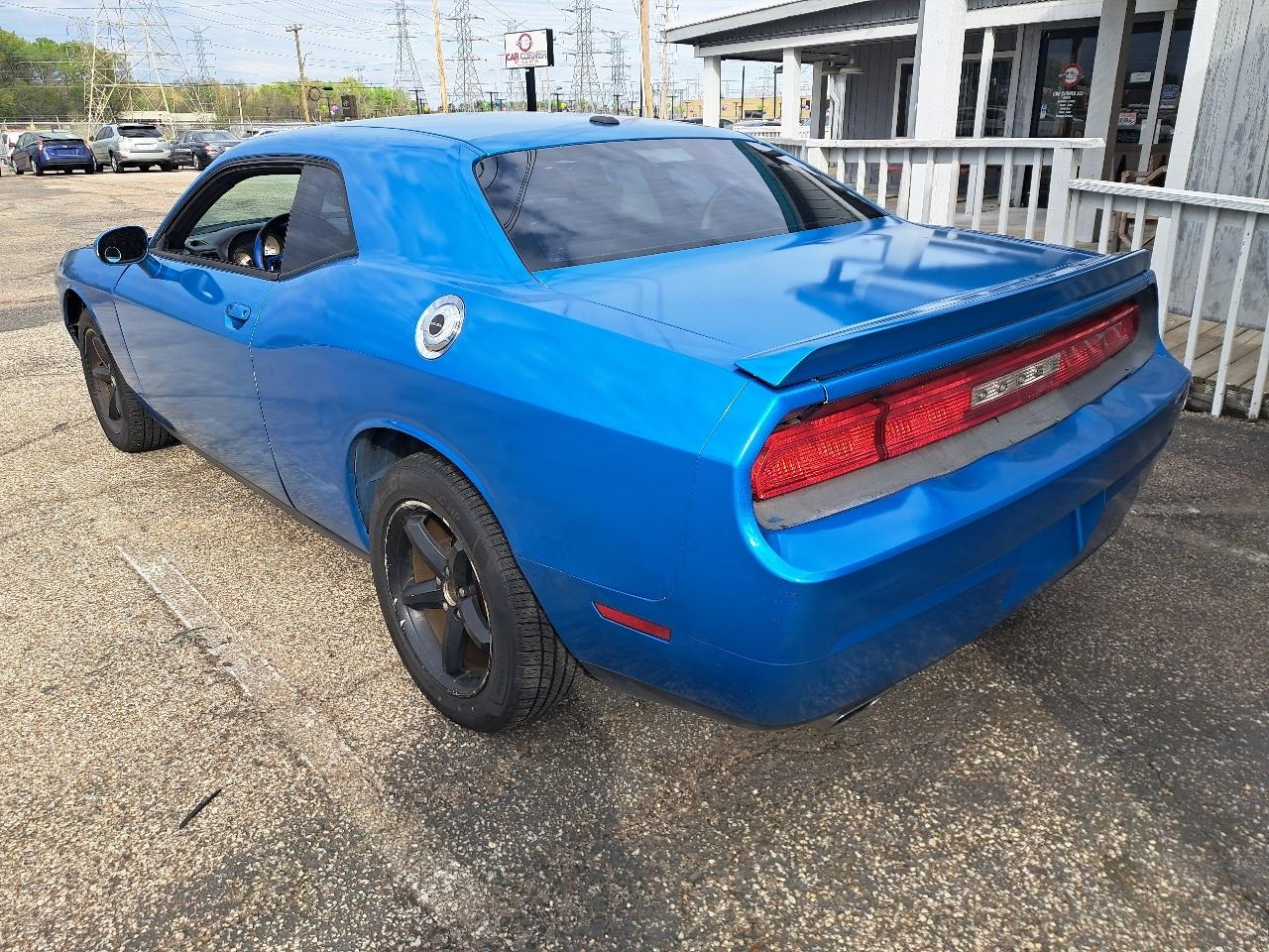 Dodge Challenger SE 2011