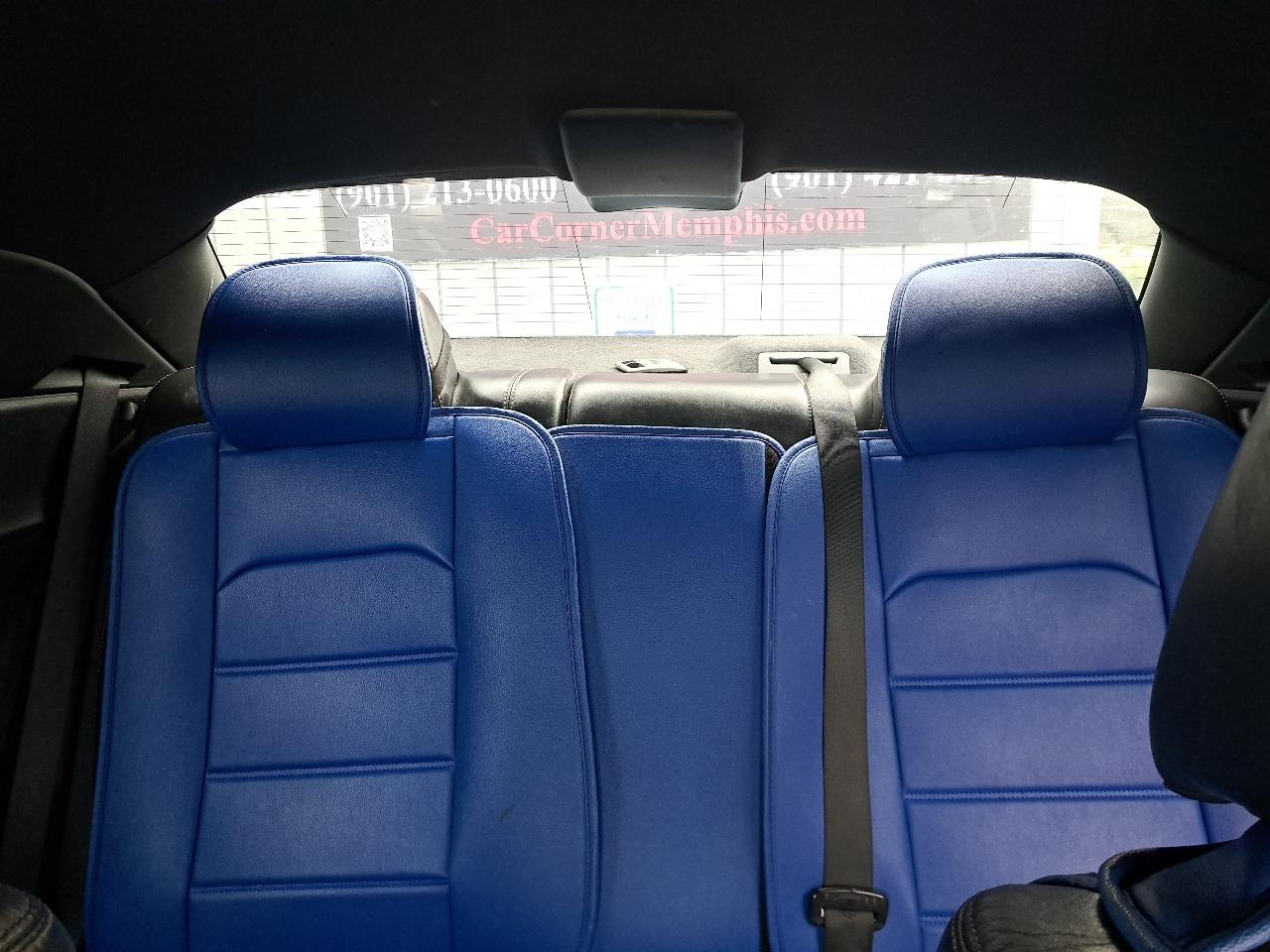 Dodge Challenger SE 2011