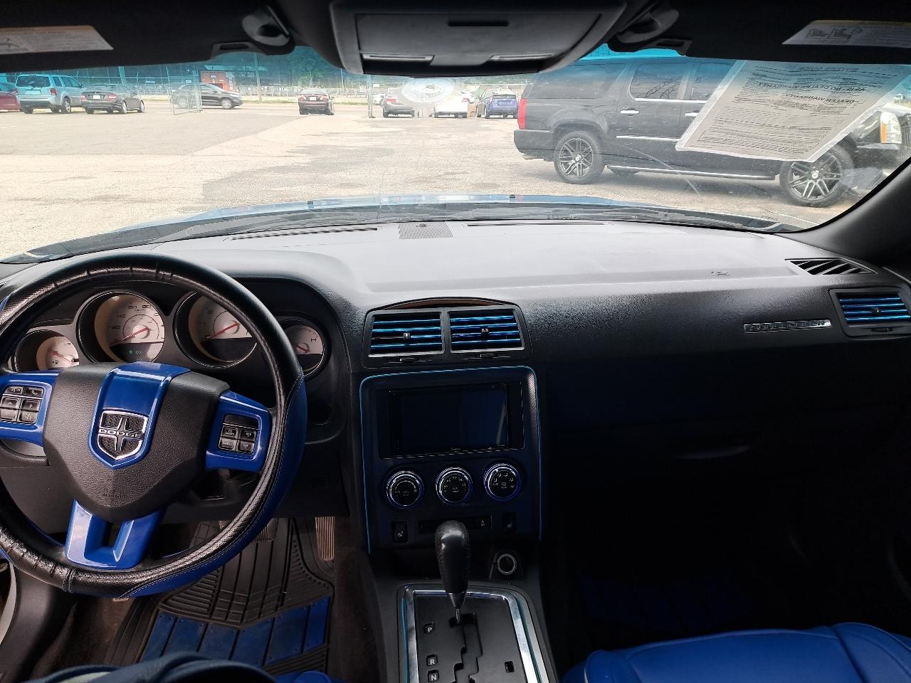 Dodge Challenger SE 2011