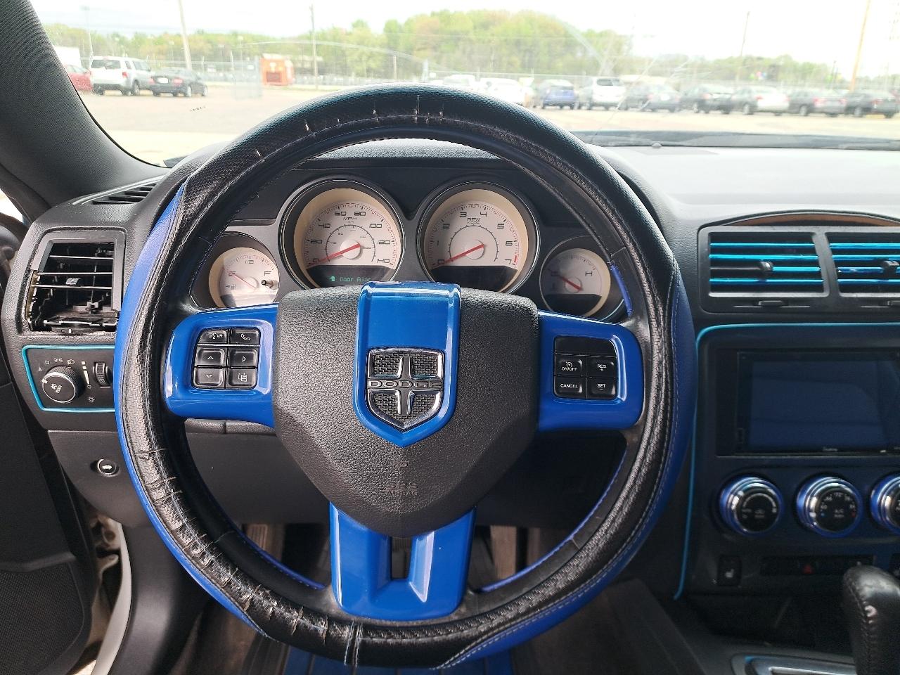 Dodge Challenger SE 2011