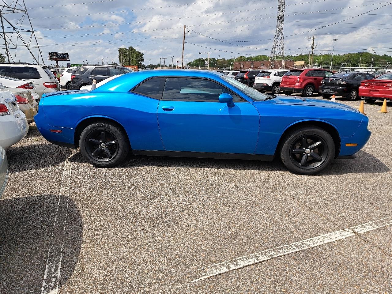 Dodge Challenger SE 2011