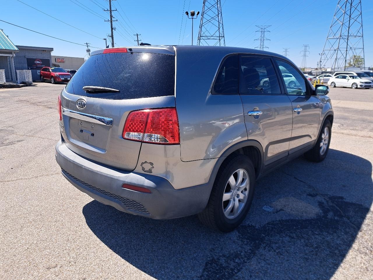 Kia Sorento Base 4D SUV FWD 2011