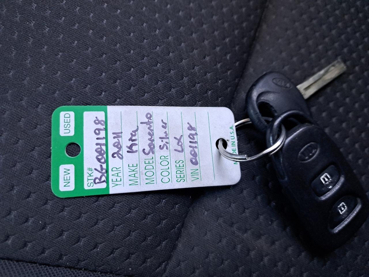 Kia Sorento Base 4D SUV FWD 2011