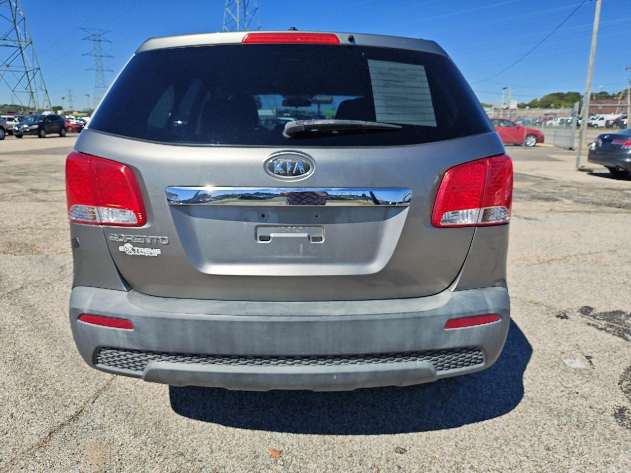Kia Sorento Base 4D SUV FWD 2011
