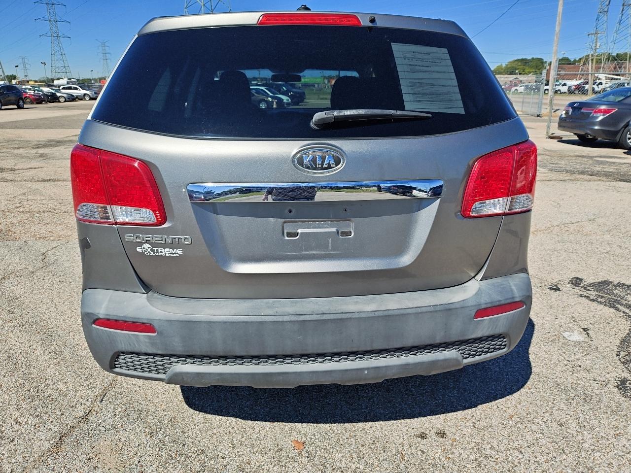 Kia Sorento Base 4D SUV FWD 2011