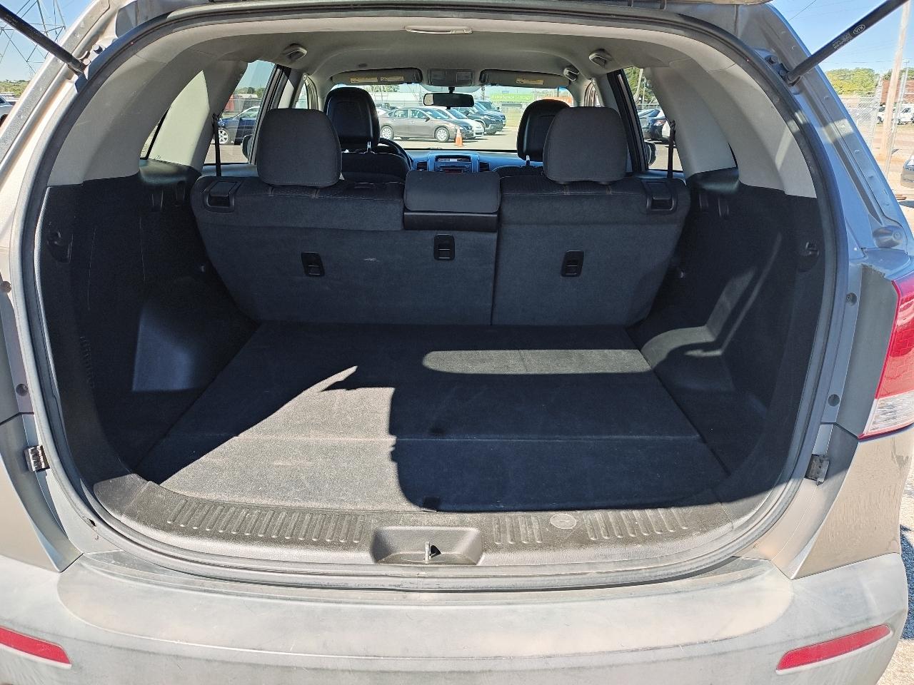 Kia Sorento Base 4D SUV FWD 2011