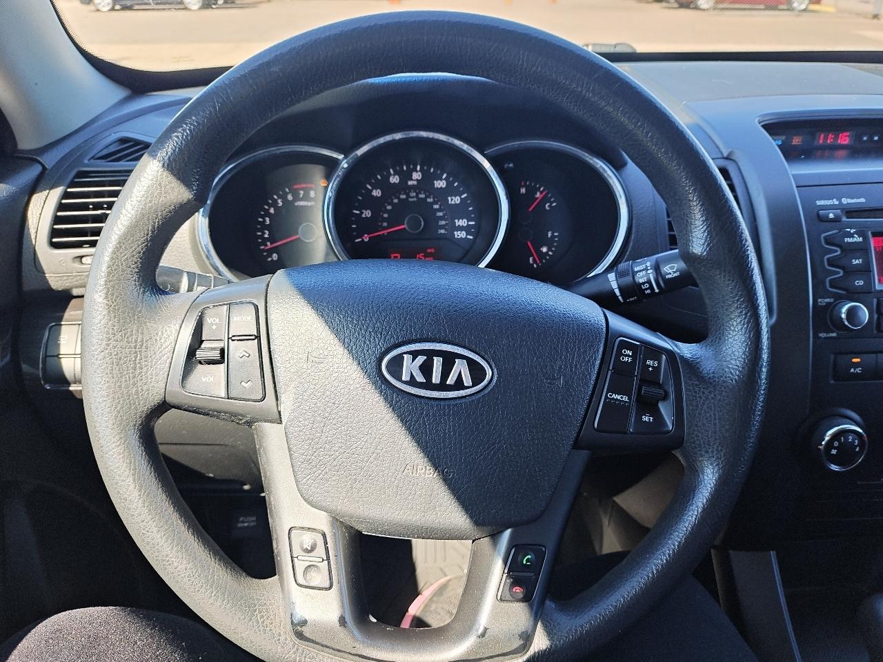 Kia Sorento Base 4D SUV FWD 2011