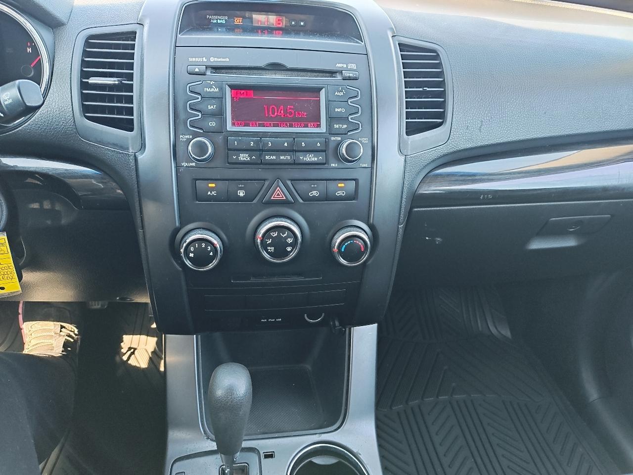 Kia Sorento Base 4D SUV FWD 2011