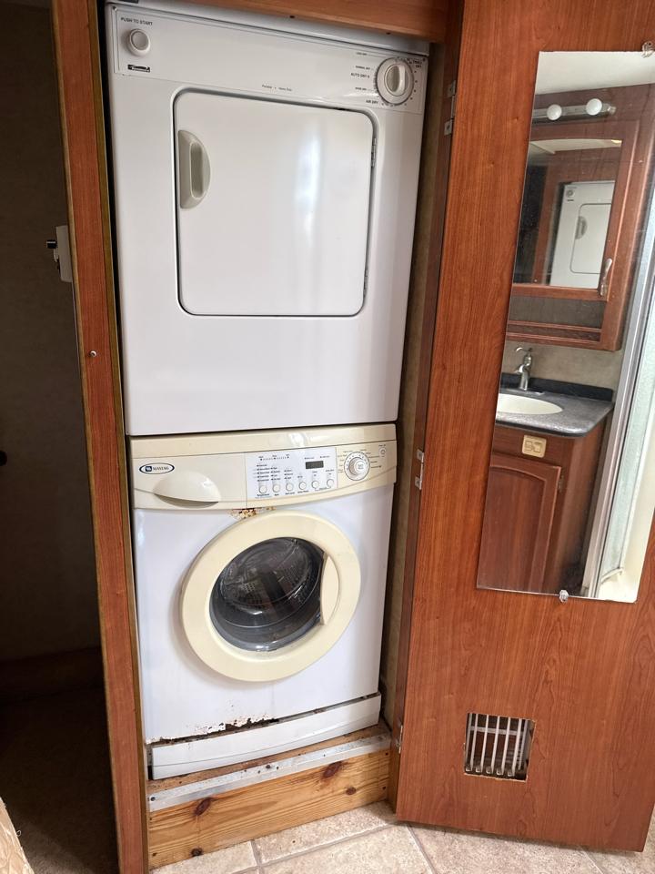 Holiday Rambler Presidential Suite  2009