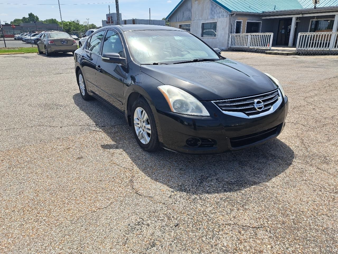Nissan Altima Base 4D Sedan 2010