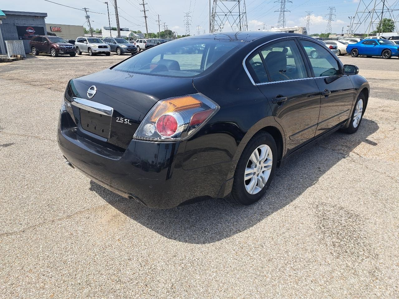 Nissan Altima Base 4D Sedan 2010