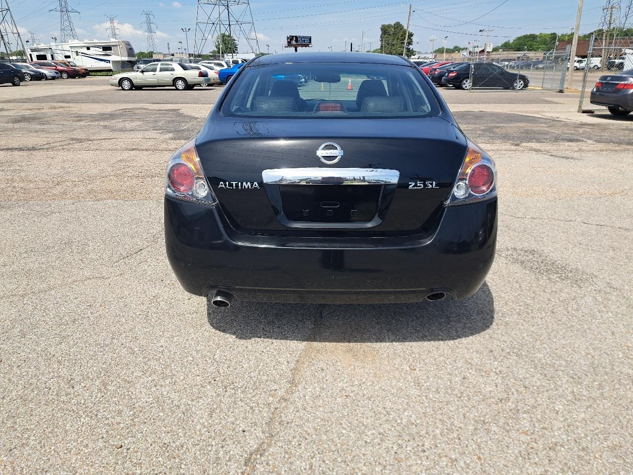 Nissan Altima Base 4D Sedan 2010