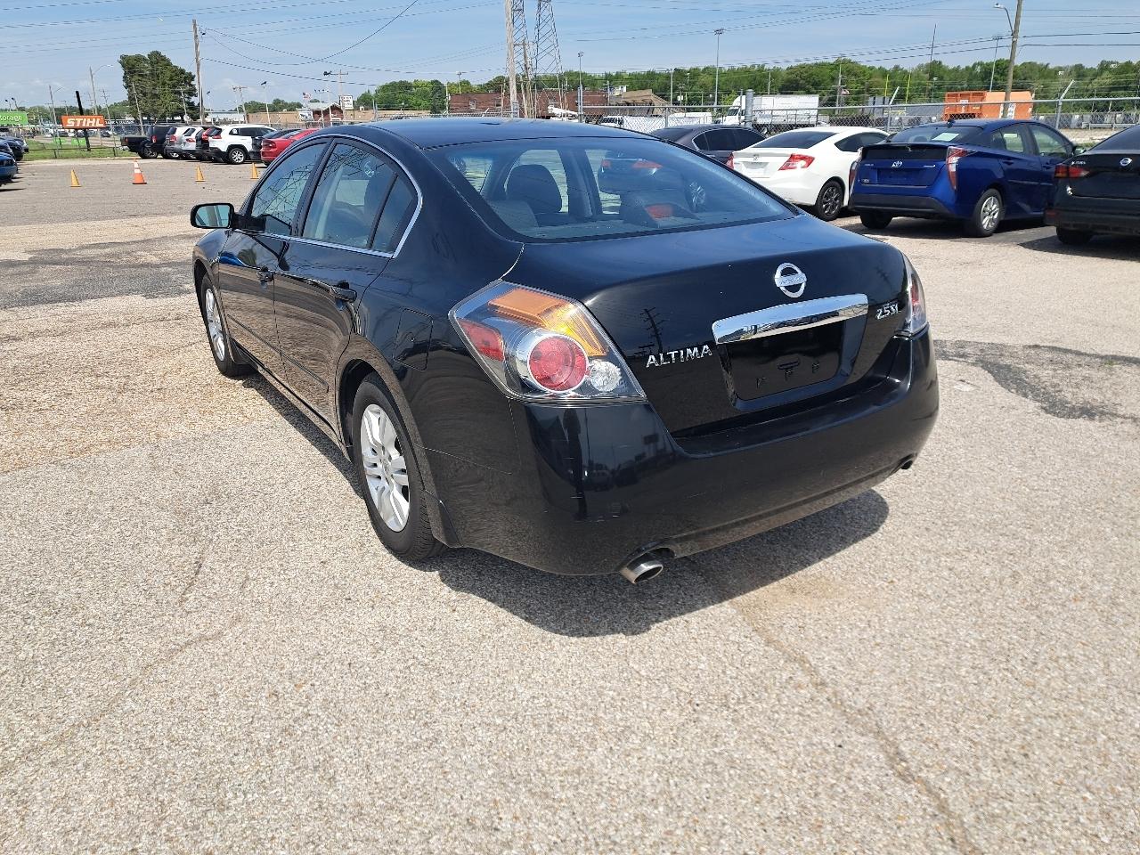 Nissan Altima Base 4D Sedan 2010