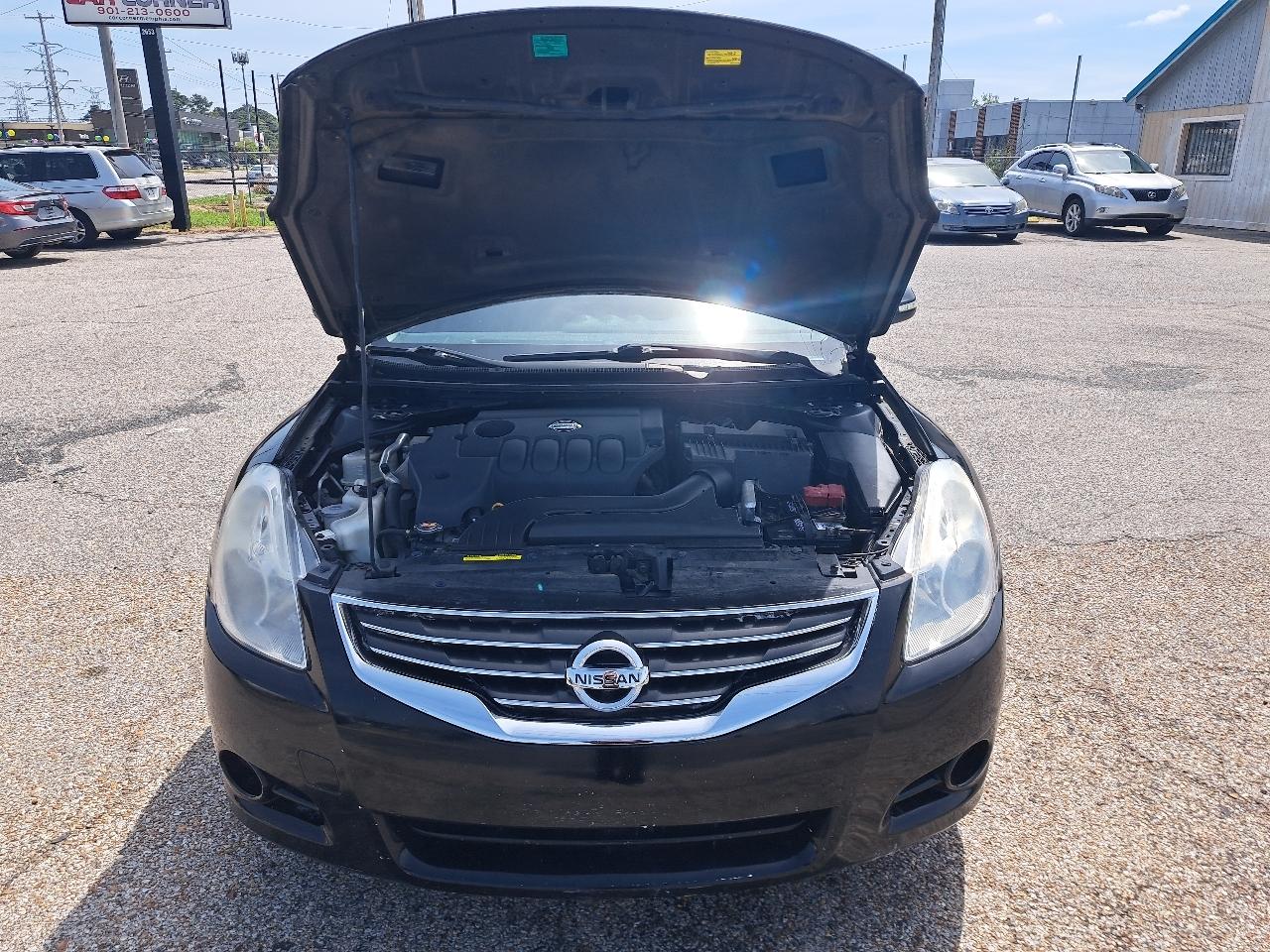 Nissan Altima Base 4D Sedan 2010