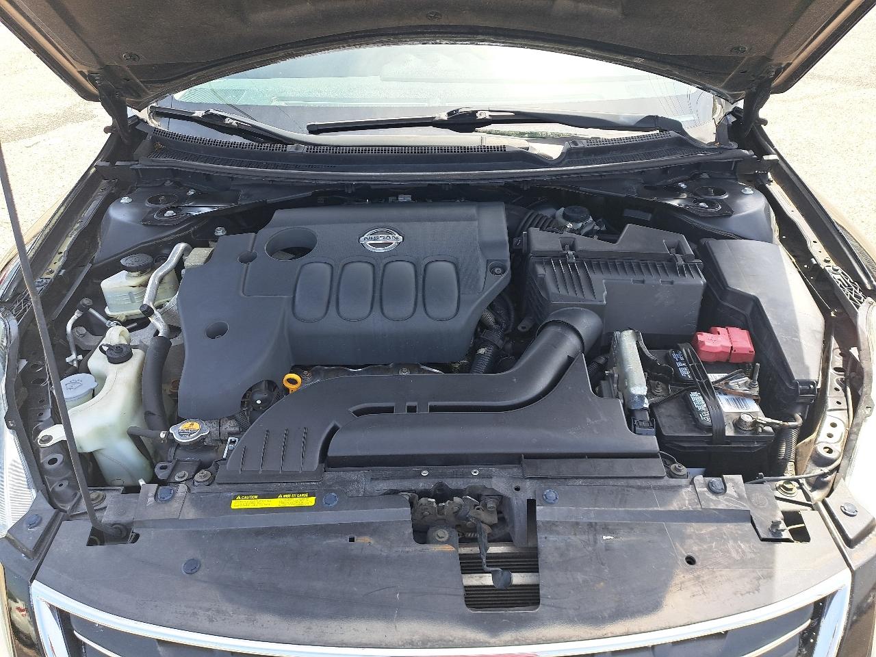 Nissan Altima Base 4D Sedan 2010