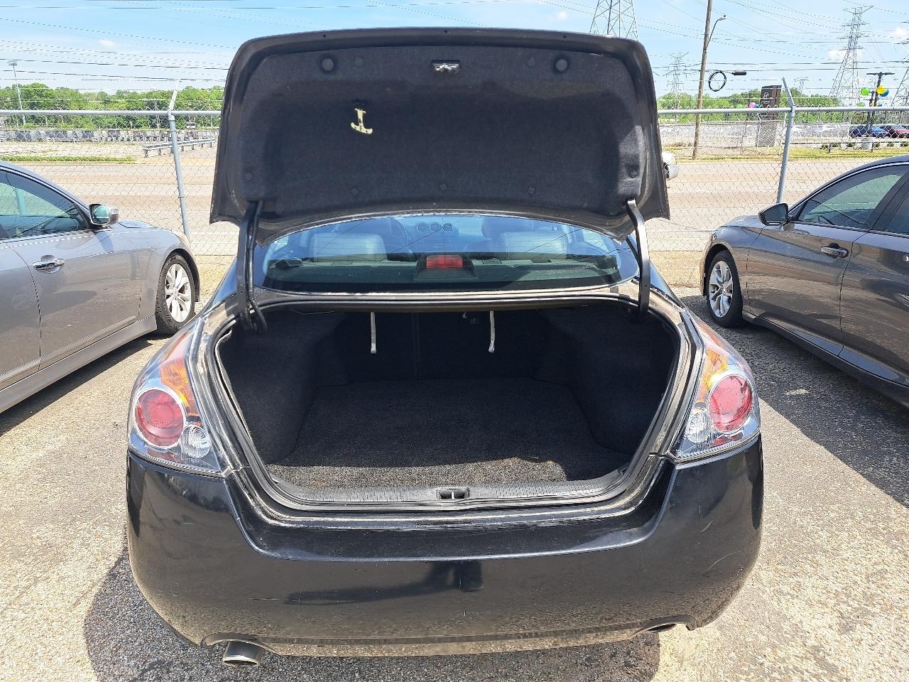 Nissan Altima Base 4D Sedan 2010