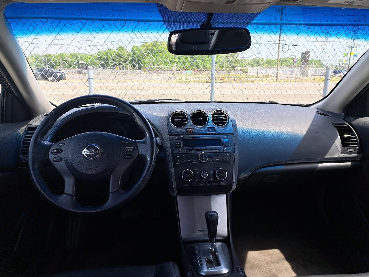 Nissan Altima Base 4D Sedan 2010