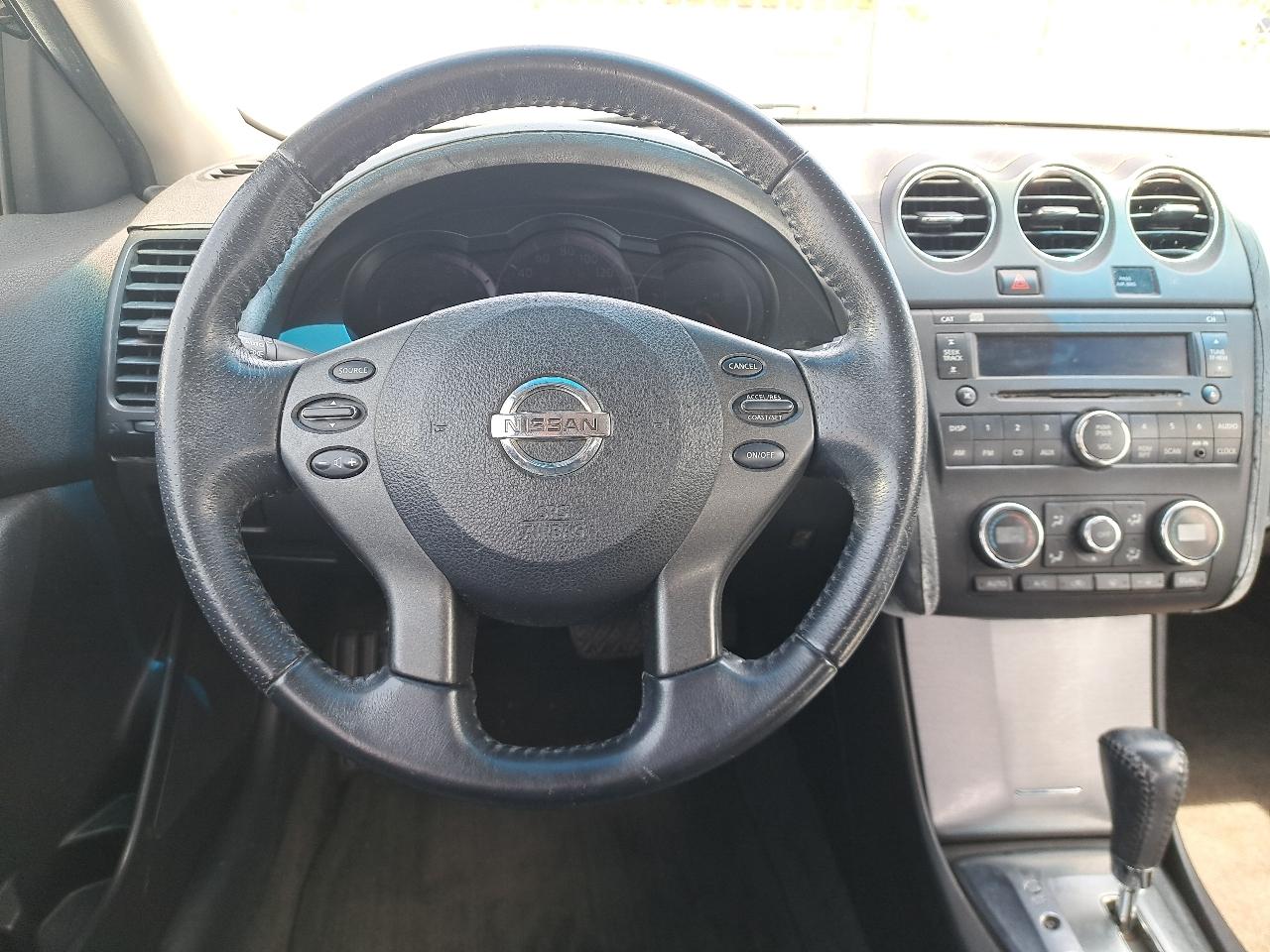 Nissan Altima Base 4D Sedan 2010