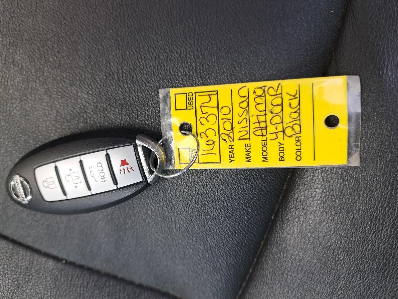 Nissan Altima Base 4D Sedan 2010