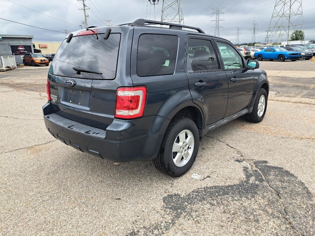 Ford Escape FWD 4dr XLT 2009