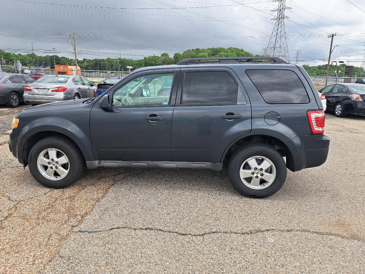 Ford Escape FWD 4dr XLT 2009