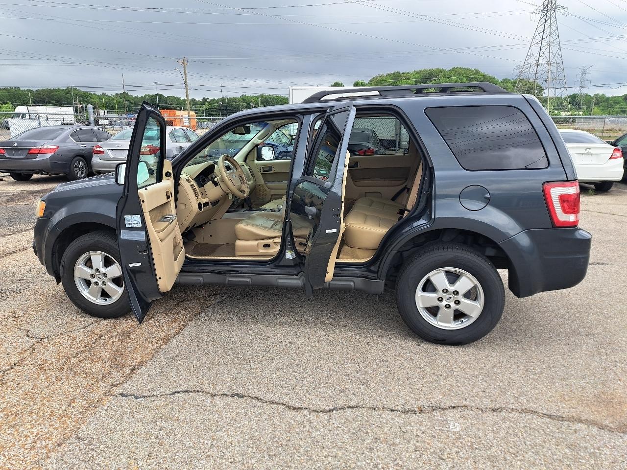 Ford Escape FWD 4dr XLT 2009