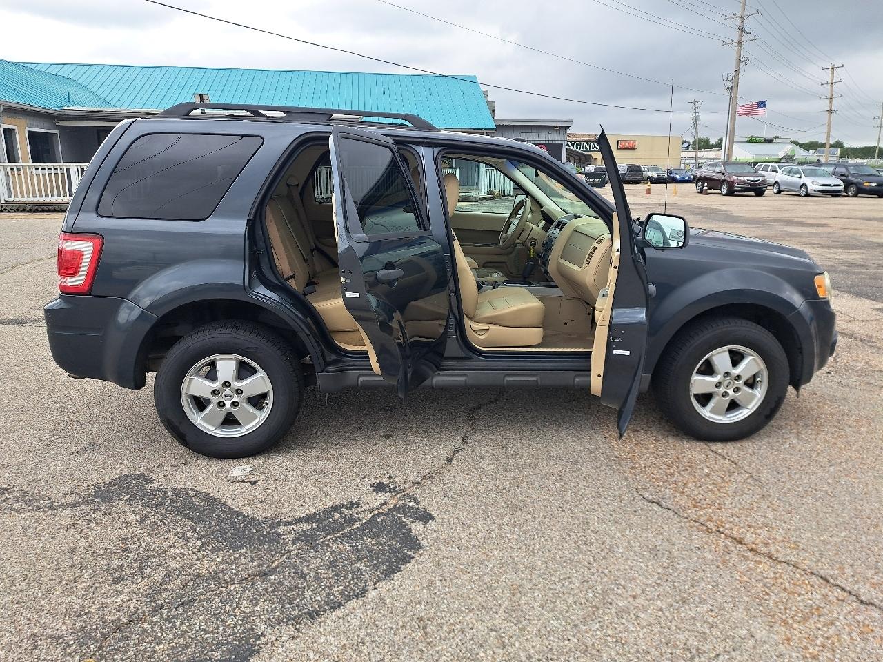 Ford Escape FWD 4dr XLT 2009