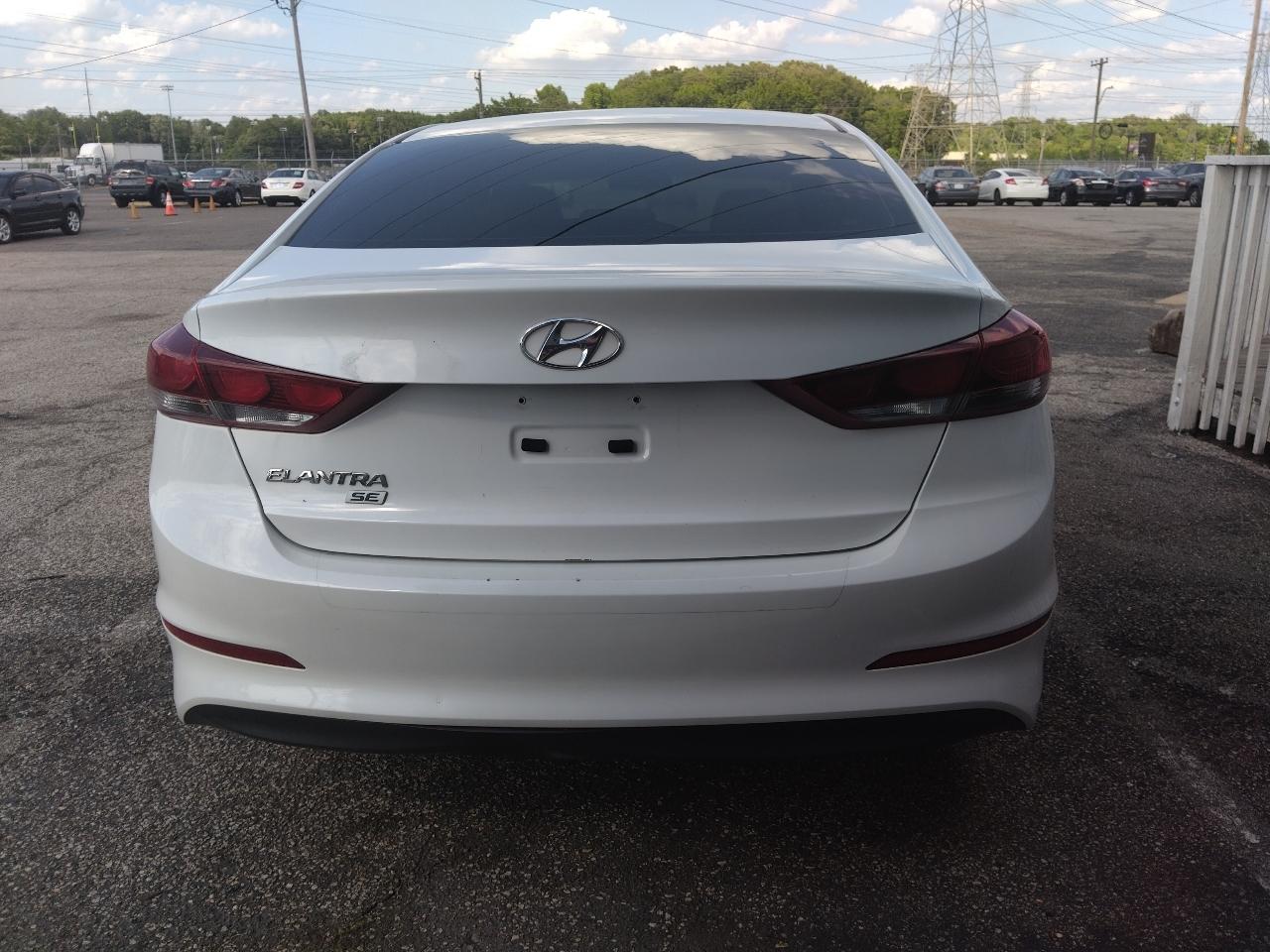 Hyundai Elantra SE 6AT 2018