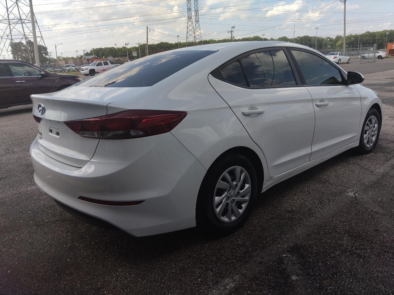 Hyundai Elantra SE 6AT 2018