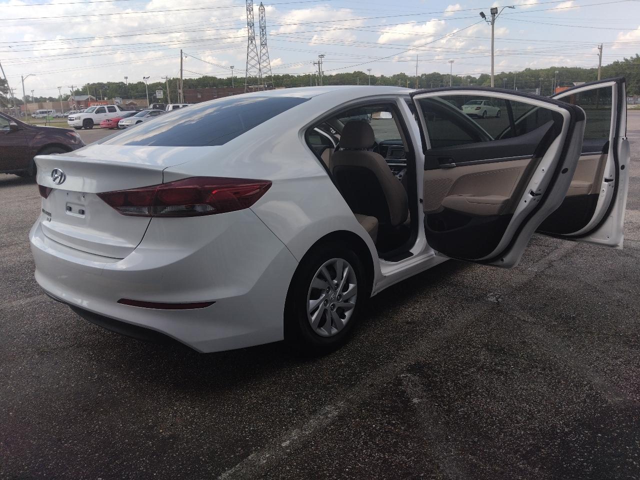 Hyundai Elantra SE 6AT 2018