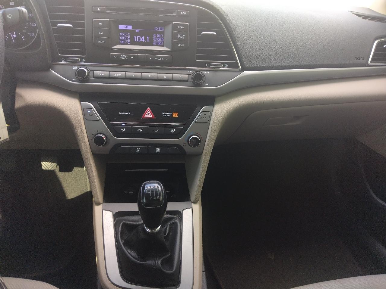 Hyundai Elantra SE 6AT 2018