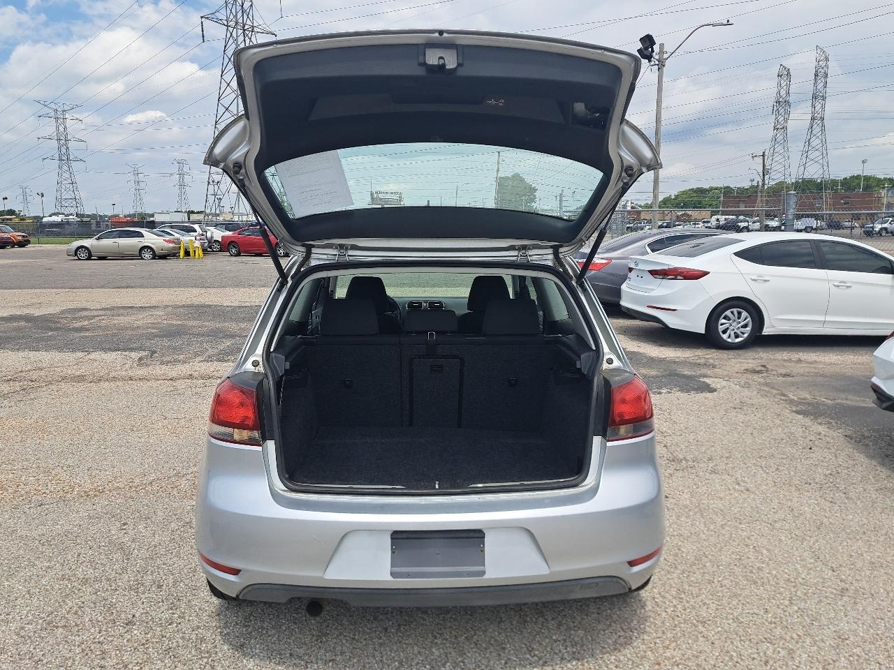 Volkswagen Golf 2dr HB Auto 2012
