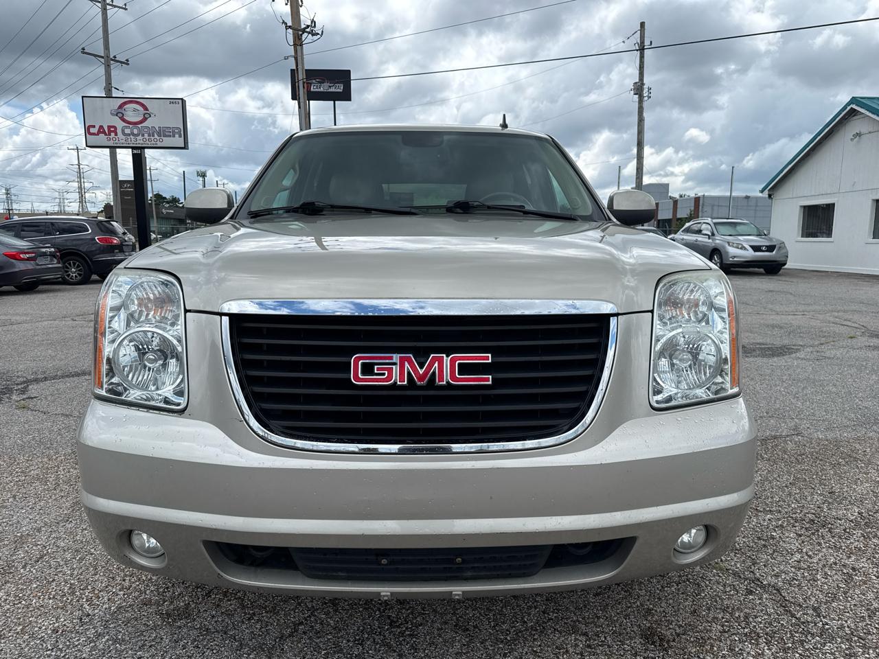 GMC Yukon SLT 4D SUV RWD 2013